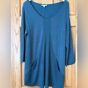 NorthStyle V-Neck Sweater - 2 Pockets in the Front-Quarter Length Sleeves- Med